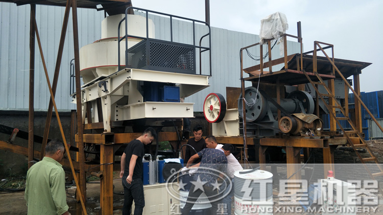 生產(chǎn)現(xiàn)場有很多，安排起來啦！